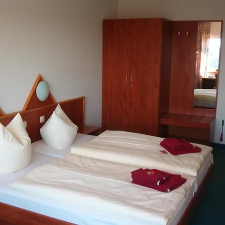 Gasthof Und Rammelburg-blick